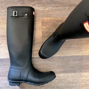 Hardly worn authentic Hunter boots